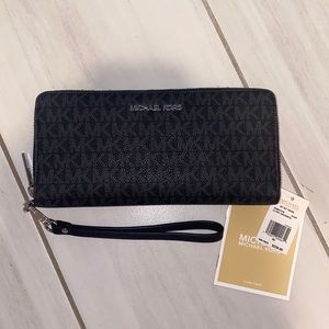 NWT Michael Kors Jet Set Travel Large Wallet